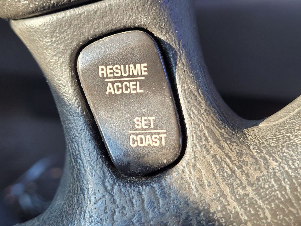 2004 Buick LeSabre Image 24