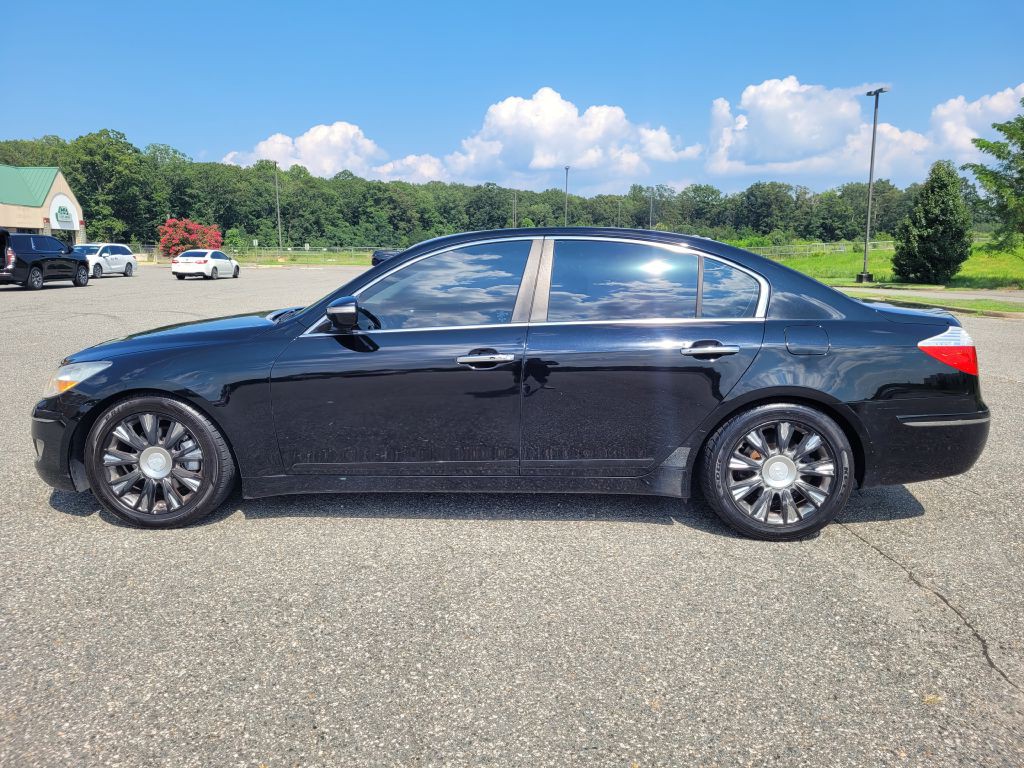 2009 Hyundai Genesis Image 2