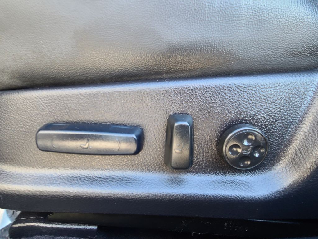 2009 Hyundai Genesis Image 32