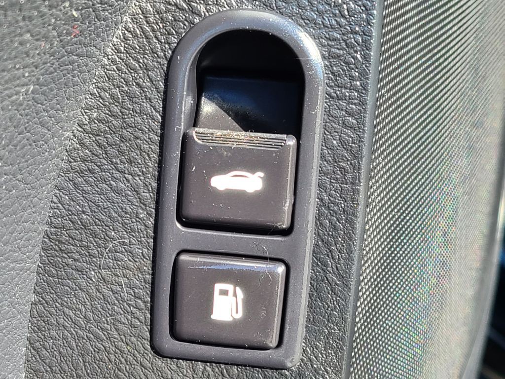 2009 Hyundai Genesis Image 33