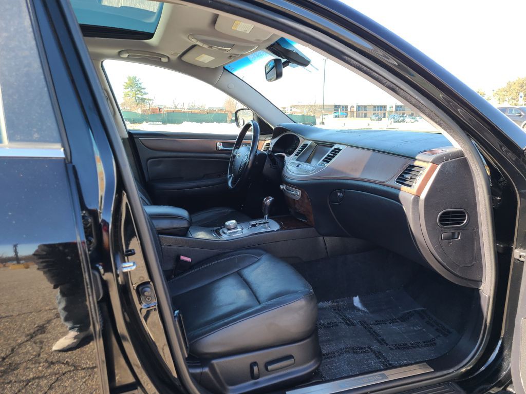 2009 Hyundai Genesis Image 35