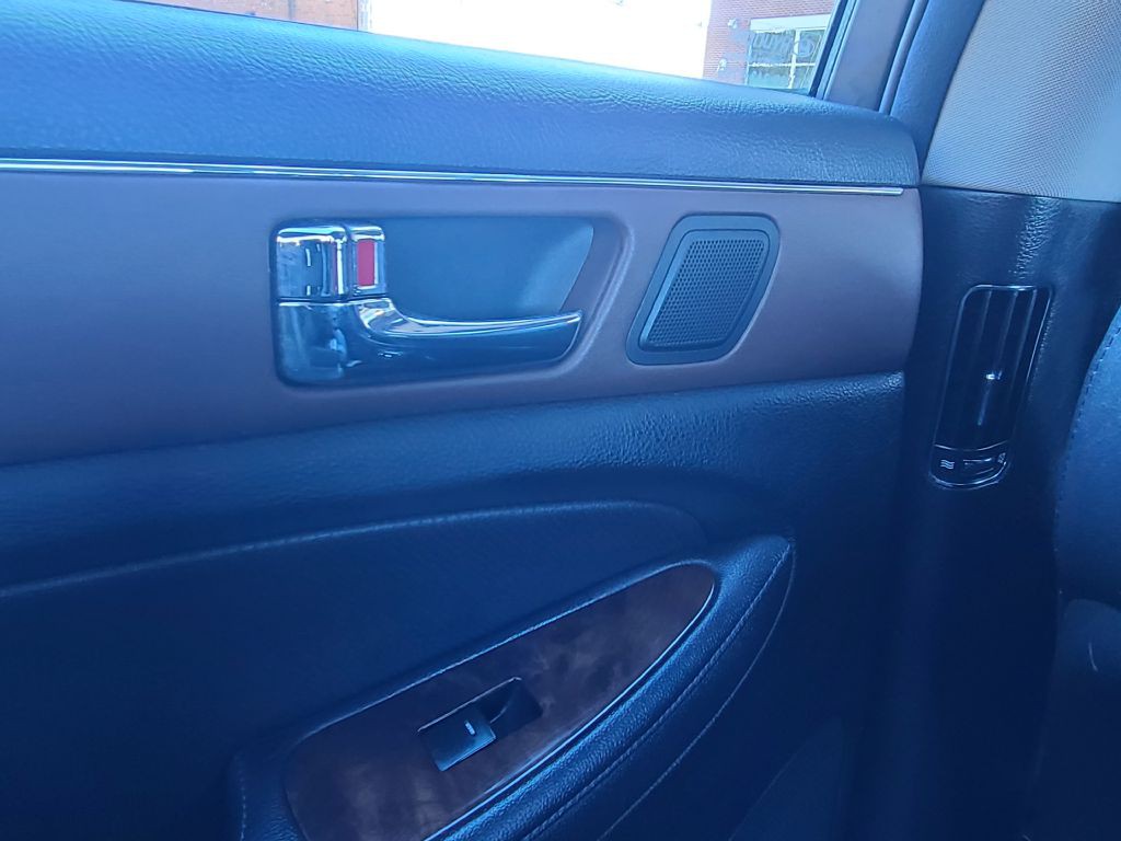 2009 Hyundai Genesis Image 44