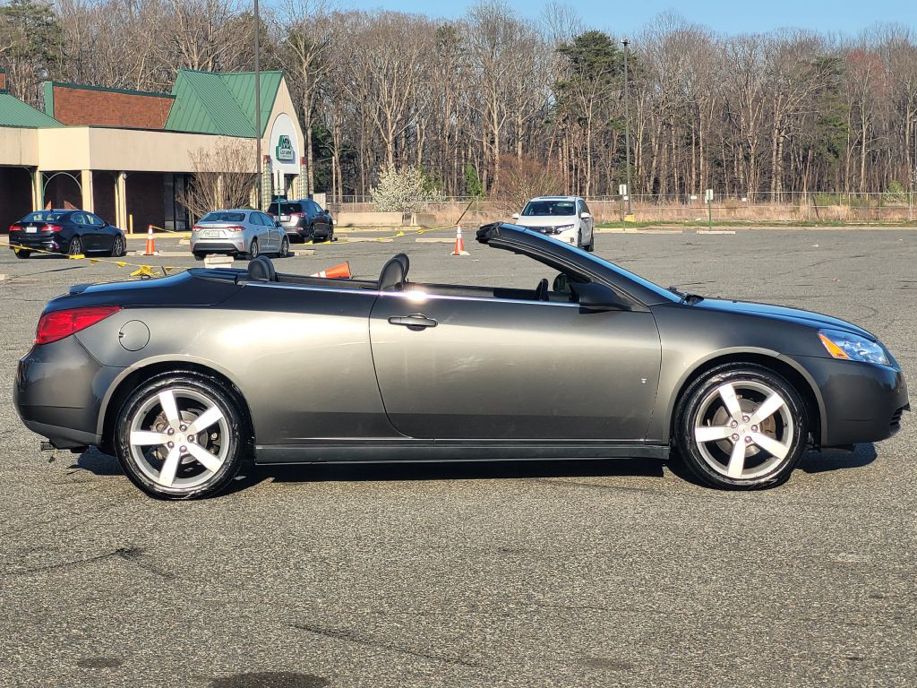 2007 Pontiac G6 Image 2