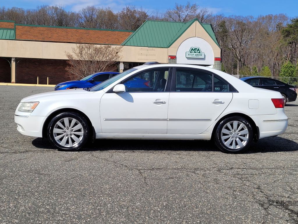 2009 Hyundai Sonata Image 2