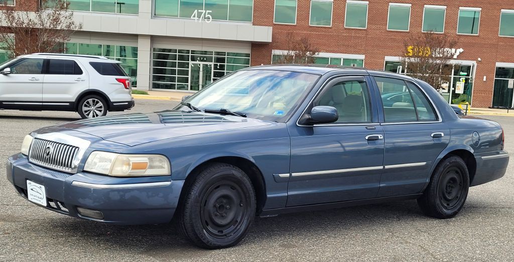 2008 Mercury Grand Marquis Image 1