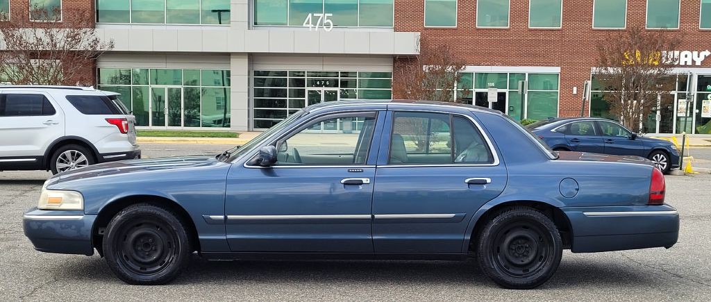 2008 Mercury Grand Marquis Image 2
