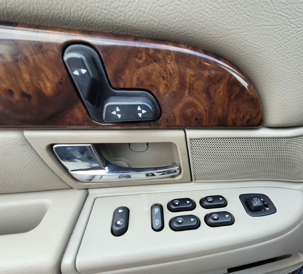 2008 Mercury Grand Marquis Image 10
