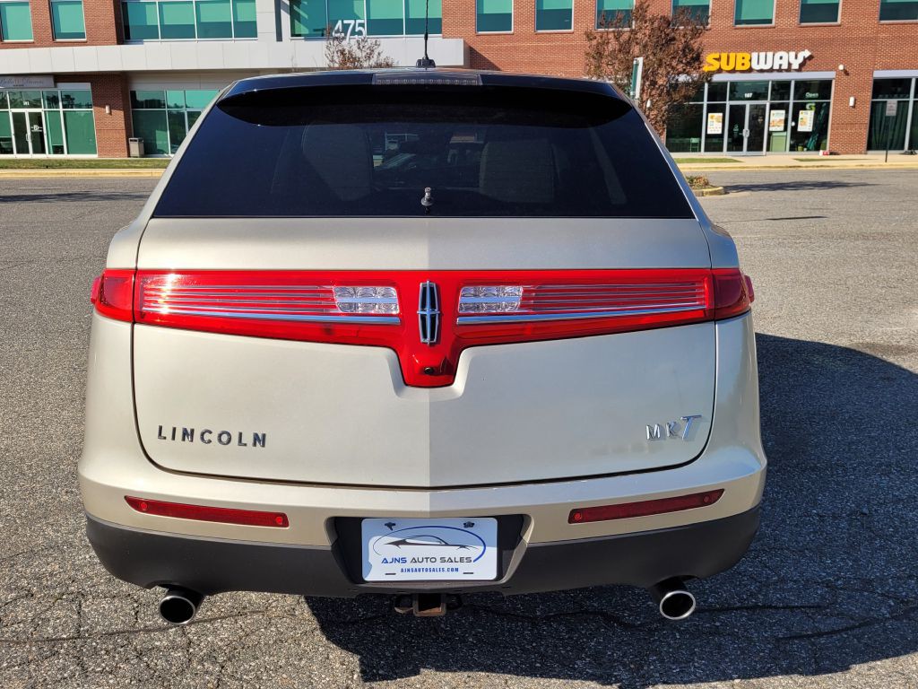 2010 Lincoln MKT Image 3