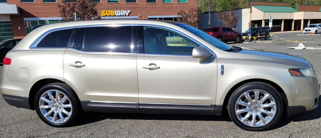 2010 Lincoln MKT Image 5