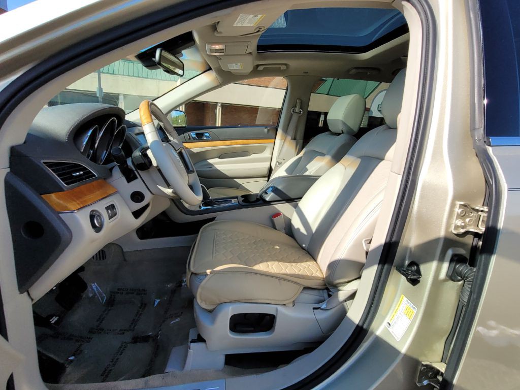 2010 Lincoln MKT Image 8