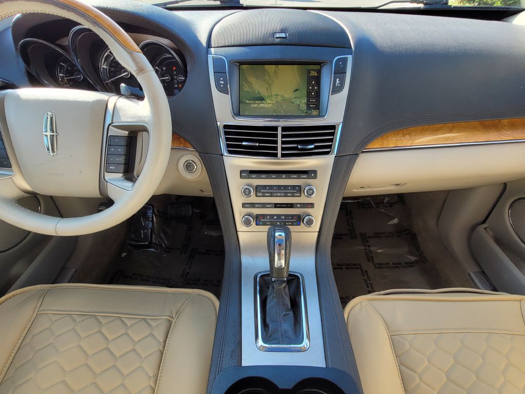 2010 Lincoln MKT Image 10