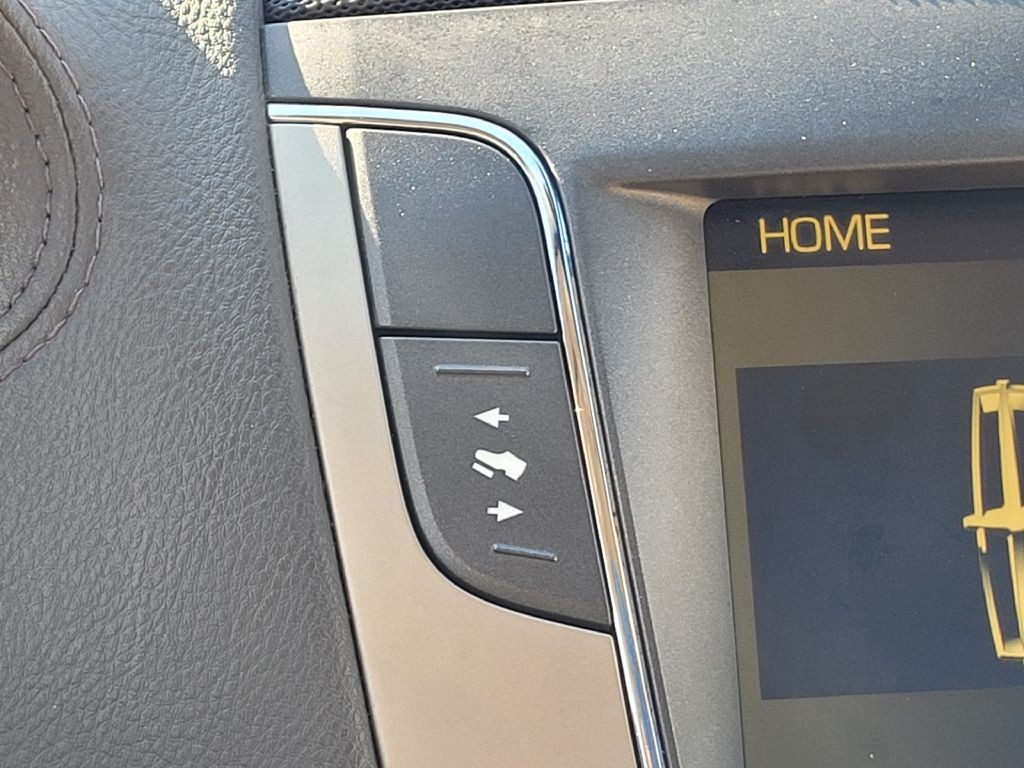 2010 Lincoln MKT Image 14