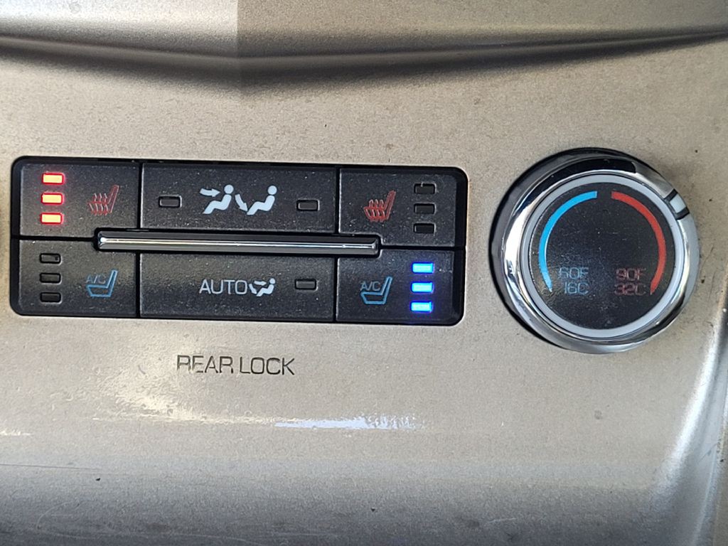 2010 Lincoln MKT Image 16