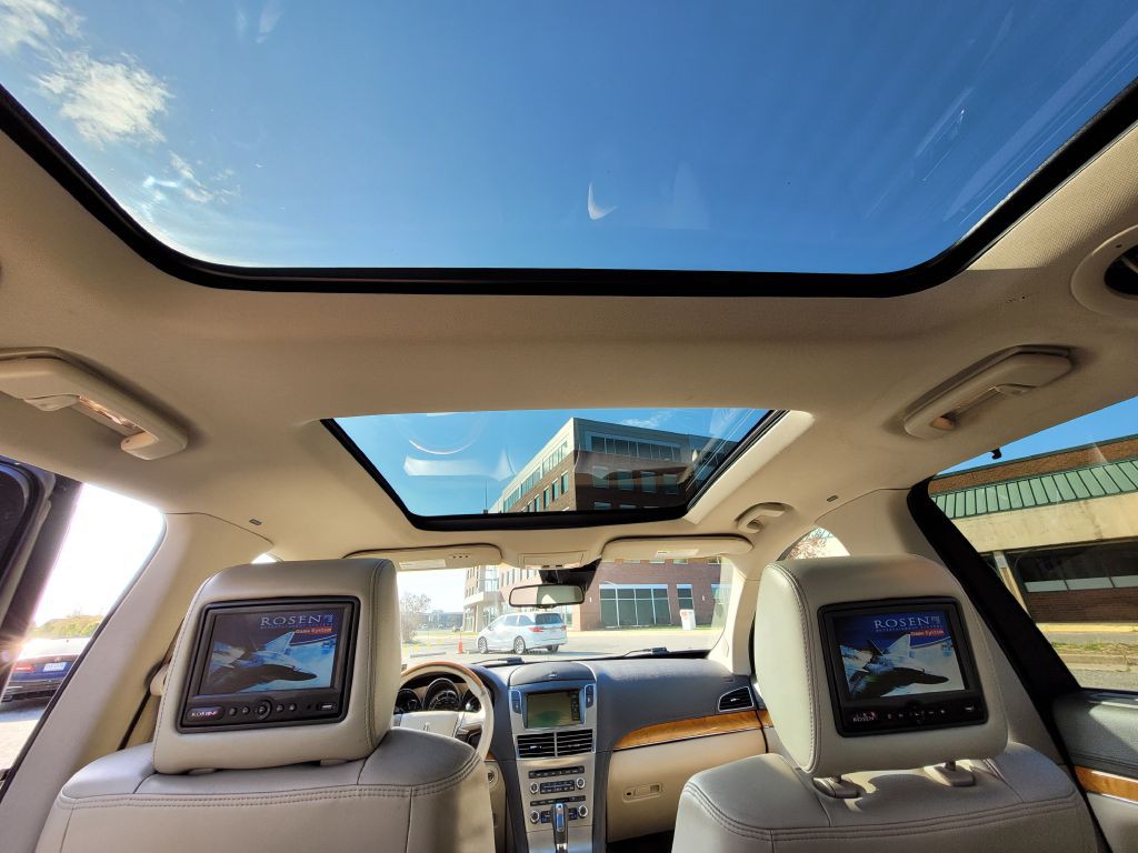 2010 Lincoln MKT Image 20