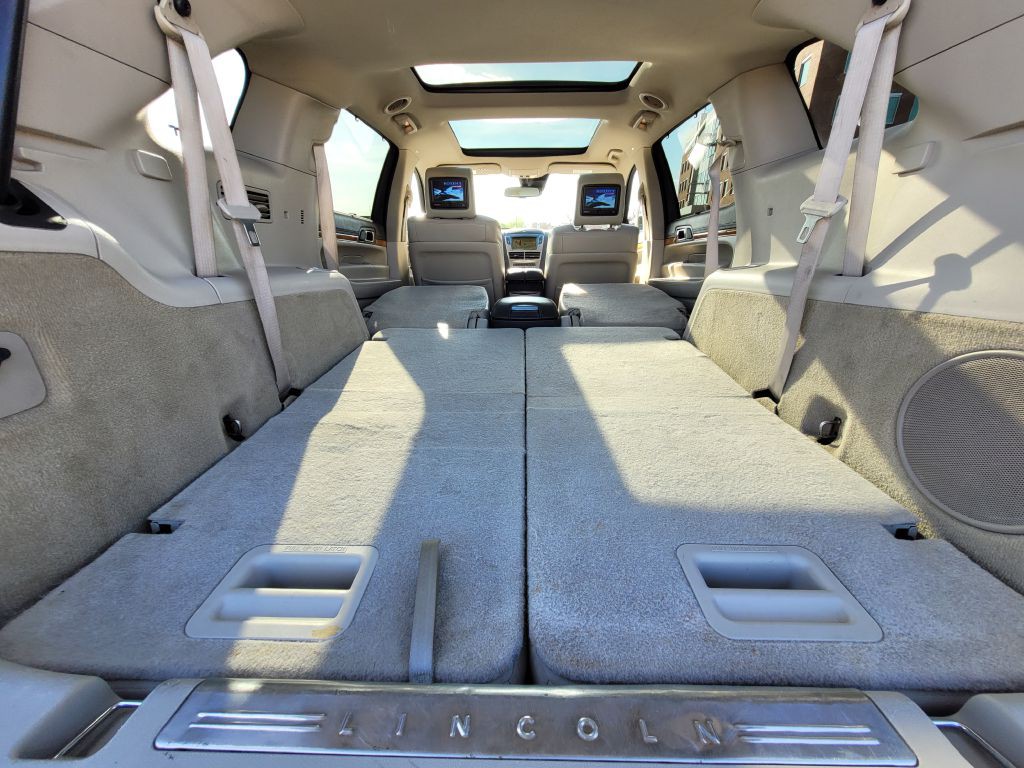 2010 Lincoln MKT Image 22