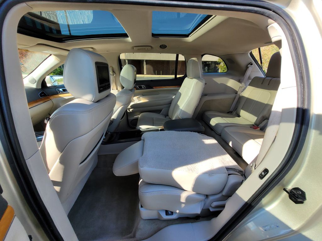2010 Lincoln MKT Image 23