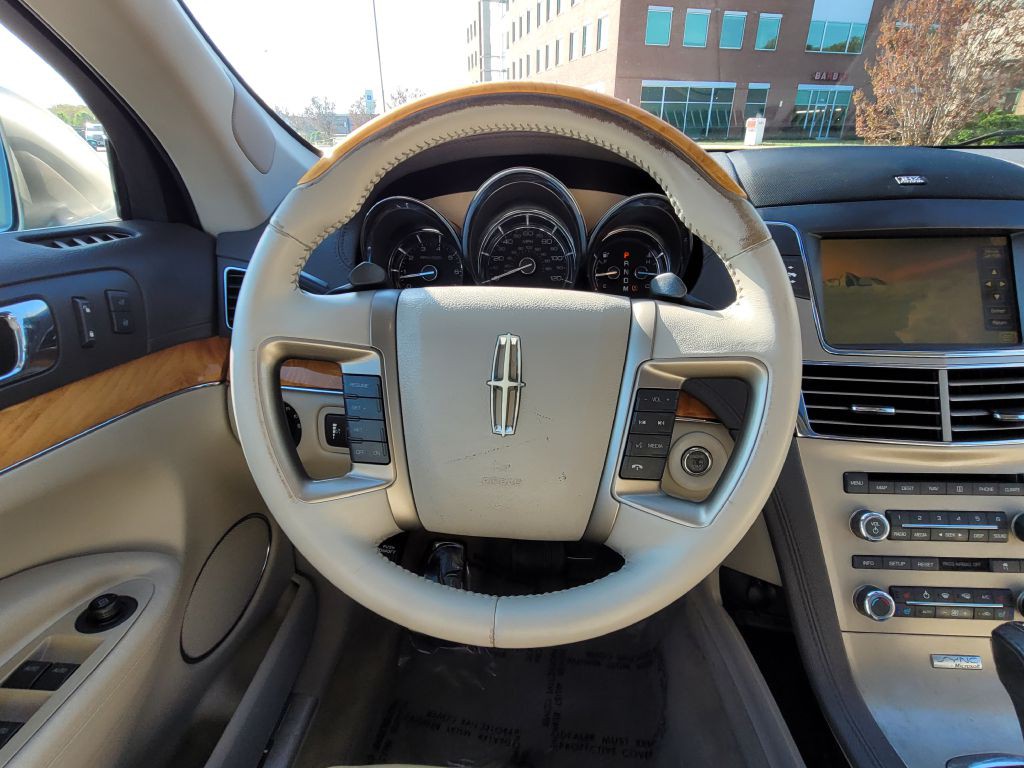 2010 Lincoln MKT Image 24