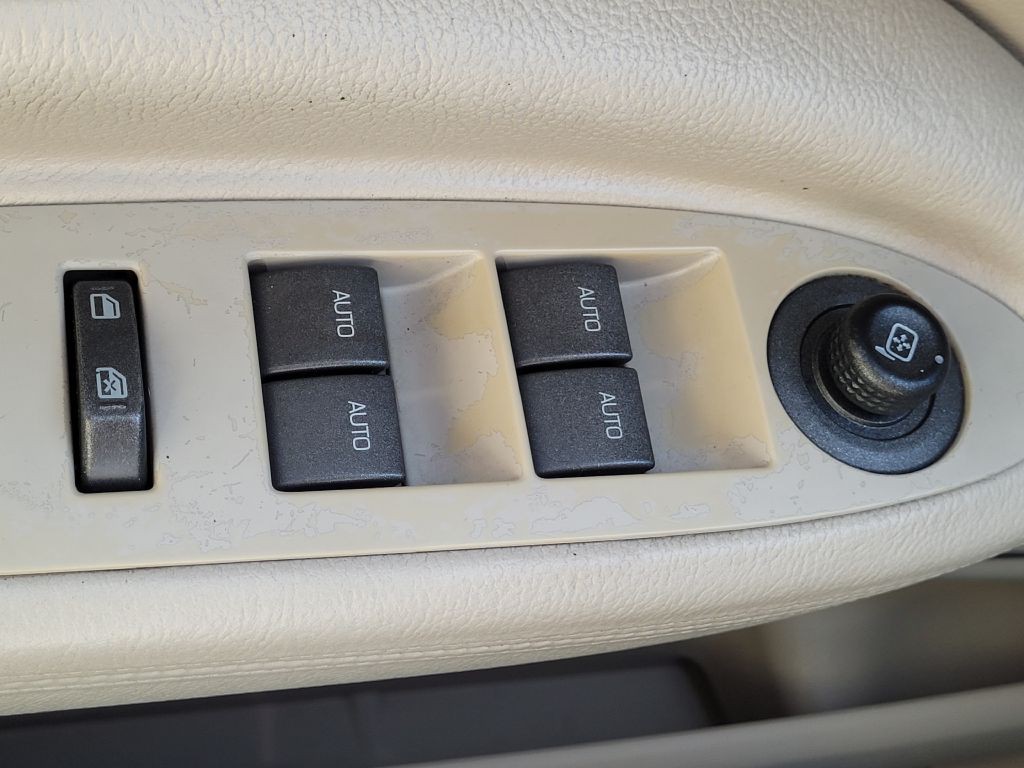 2010 Lincoln MKT Image 30