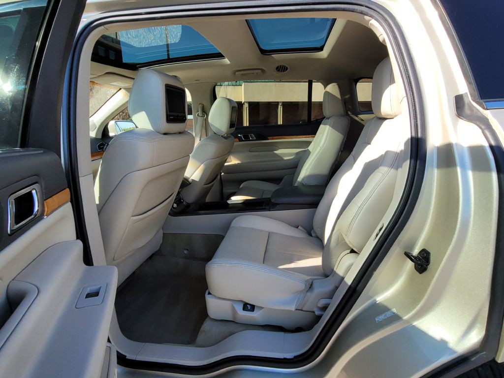 2010 Lincoln MKT Image 35
