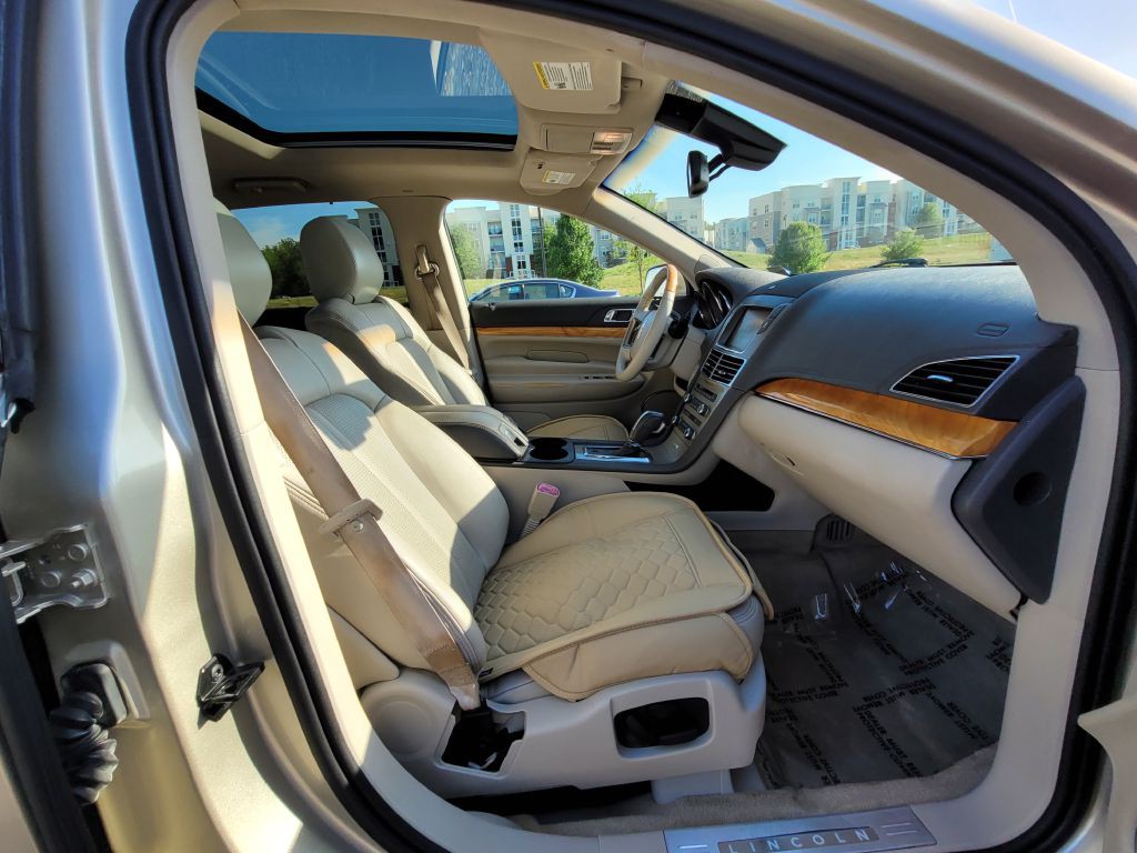 2010 Lincoln MKT Image 37