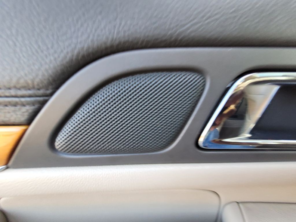 2010 Lincoln MKT Image 39