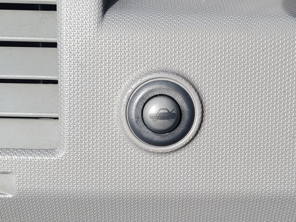2008 Dodge Avenger Image 12
