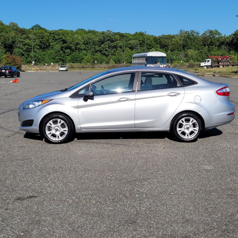 2015 Ford Fiesta Image 2