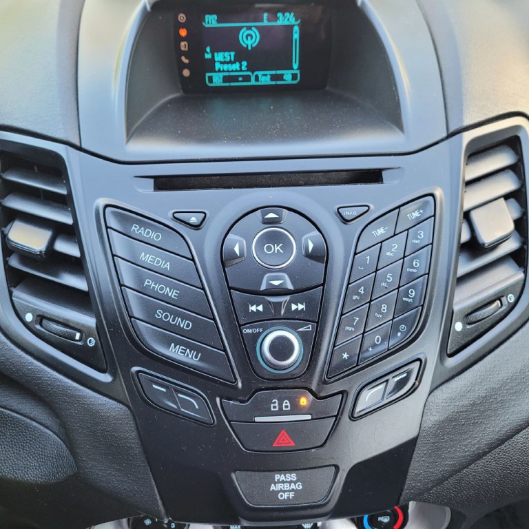 2015 Ford Fiesta Image 9