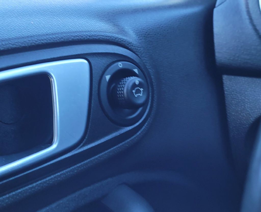 2015 Ford Fiesta Image 21