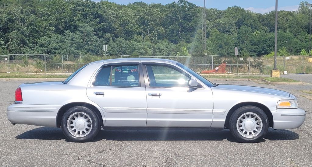 2000 Ford Crown Victoria Image 5