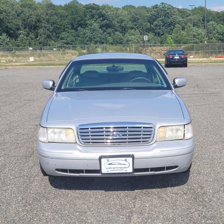 2000 Ford Crown Victoria Image 6