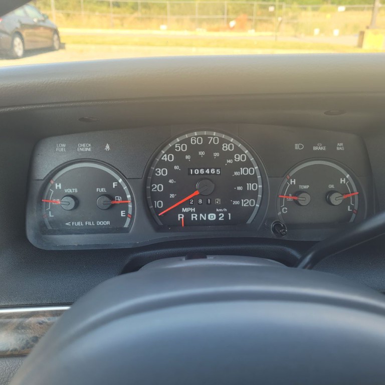 2000 Ford Crown Victoria Image 9