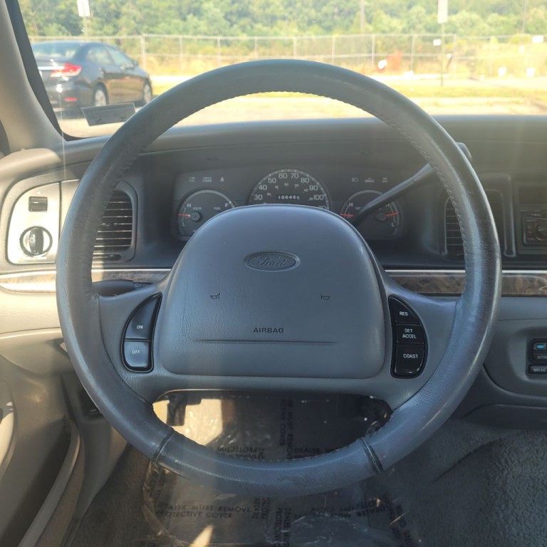 2000 Ford Crown Victoria Image 14
