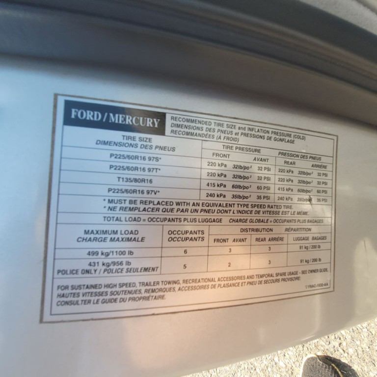 2000 Ford Crown Victoria Image 22