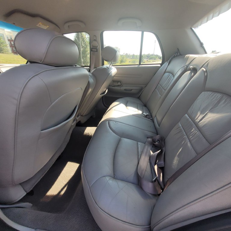 2000 Ford Crown Victoria Image 23