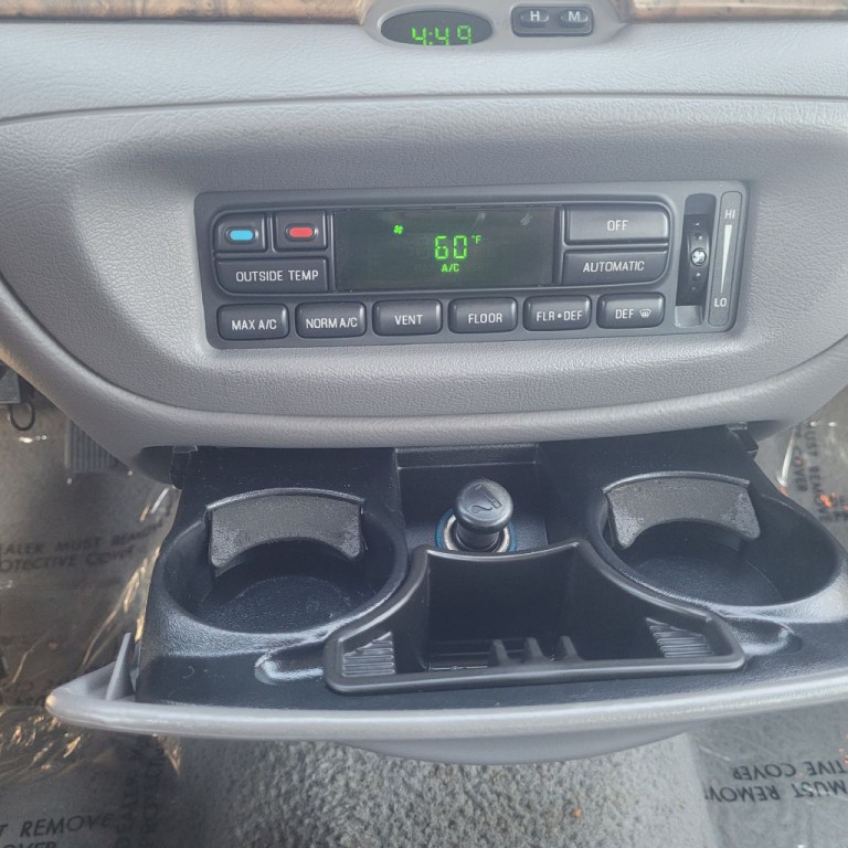 2000 Ford Crown Victoria Image 25