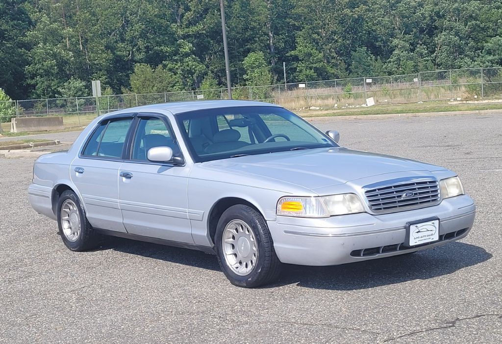 2000 Ford Crown Victoria Image 26