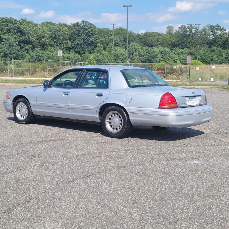 2000 Ford Crown Victoria Image 29