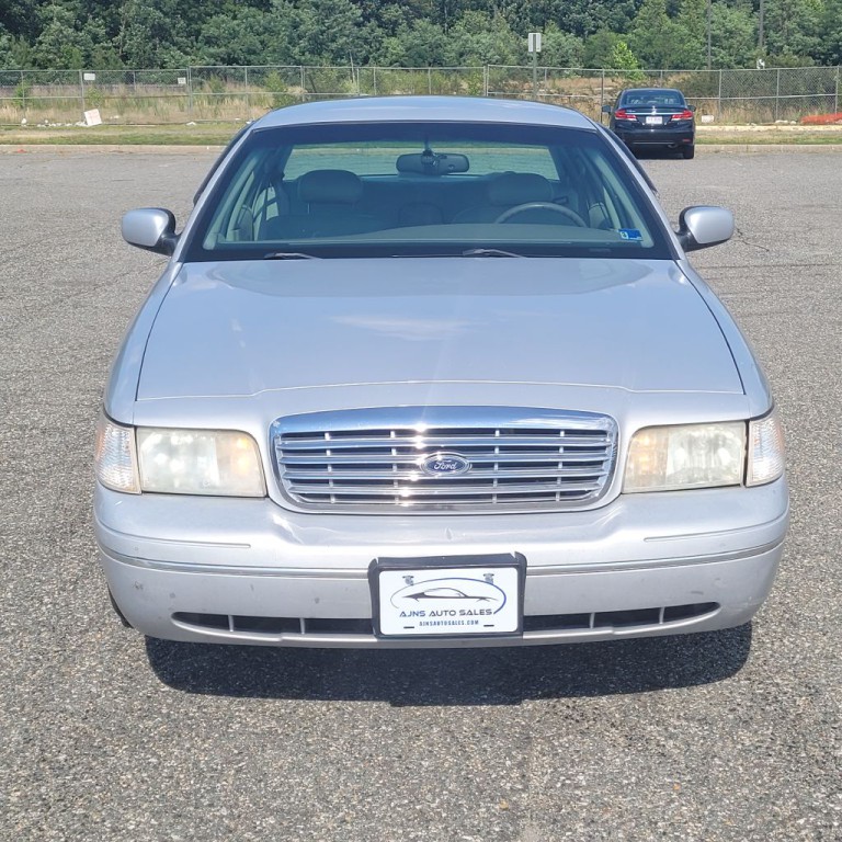 2000 Ford Crown Victoria Image 30