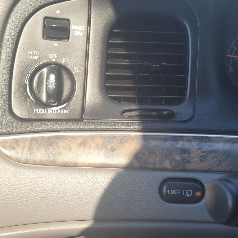 2000 Ford Crown Victoria Image 32