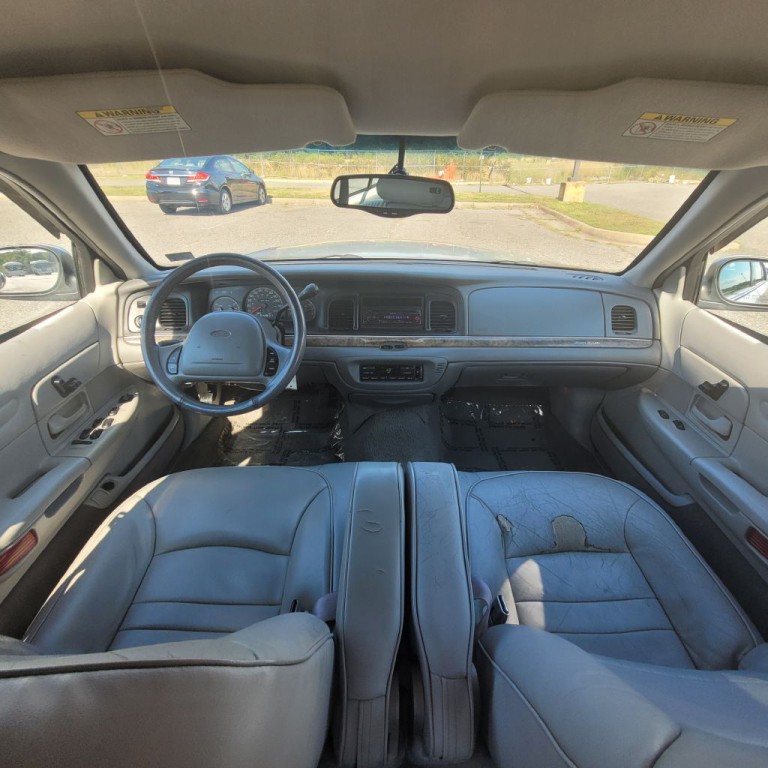 2000 Ford Crown Victoria Image 33