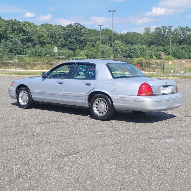 2000 Ford Crown Victoria Image 34