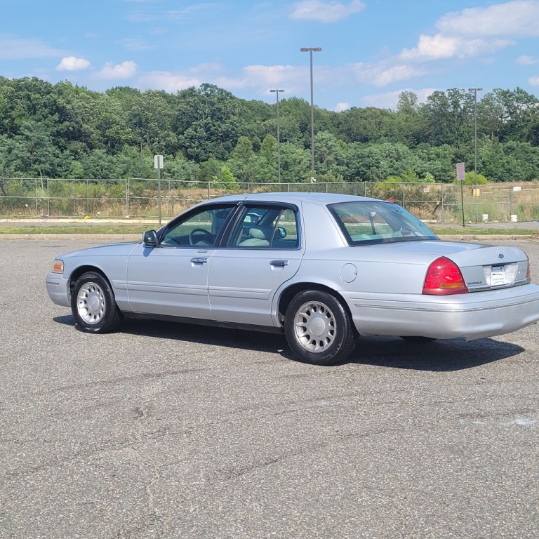 2000 Ford Crown Victoria Image 35