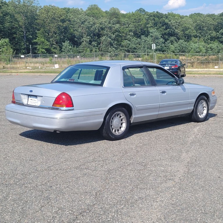 2000 Ford Crown Victoria Image 37