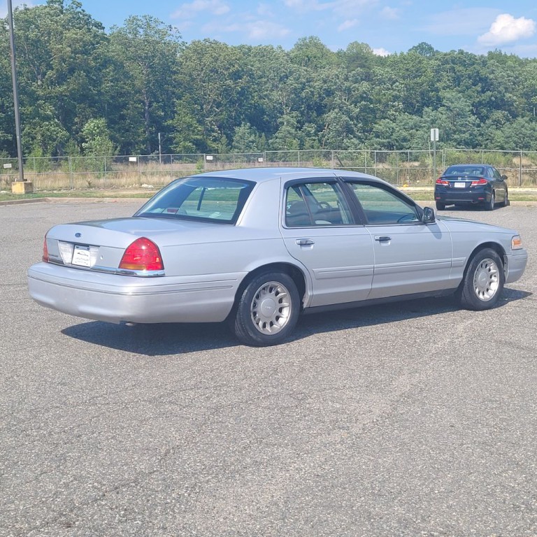 2000 Ford Crown Victoria Image 38
