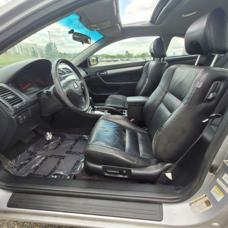 2004 Honda Accord Image 8