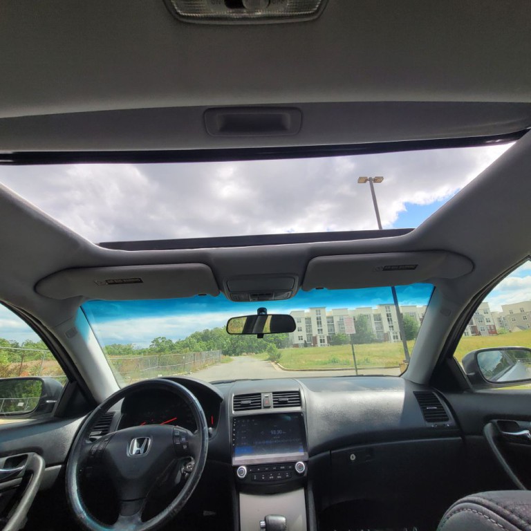 2004 Honda Accord Image 15