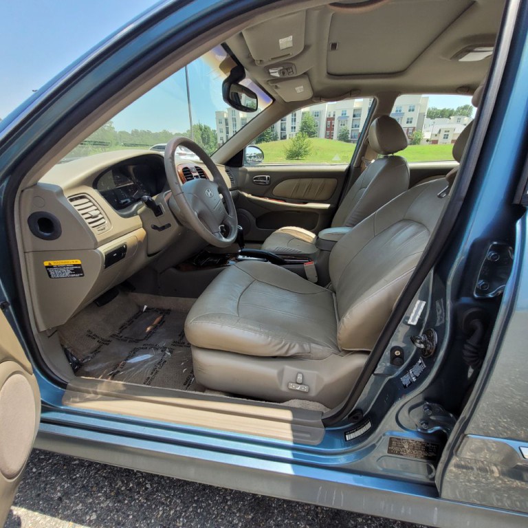 2005 Hyundai Sonata Image 8