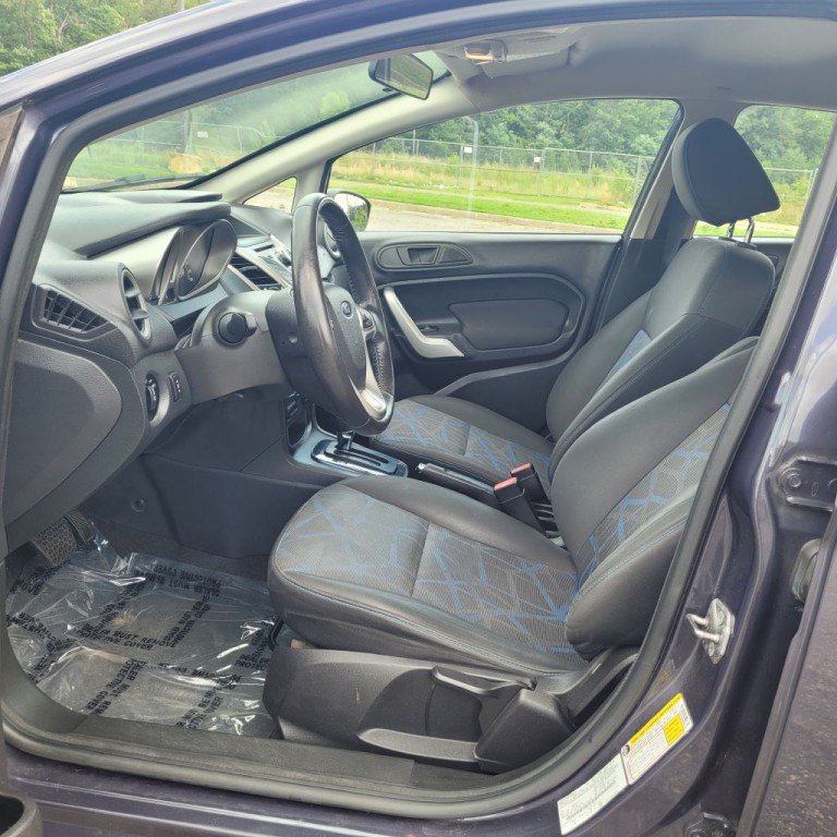 2013 Ford Fiesta Image 8