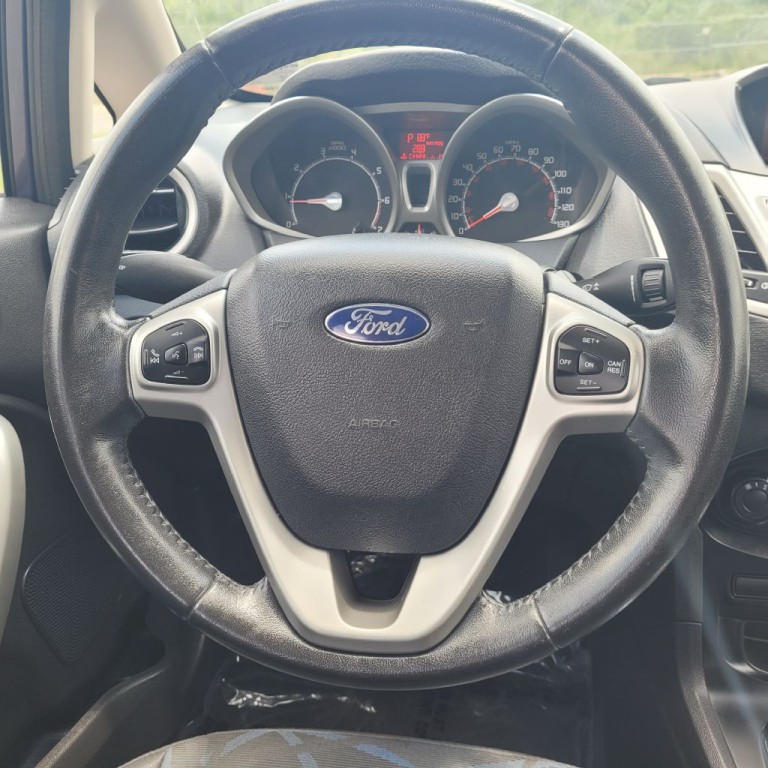 2013 Ford Fiesta Image 14